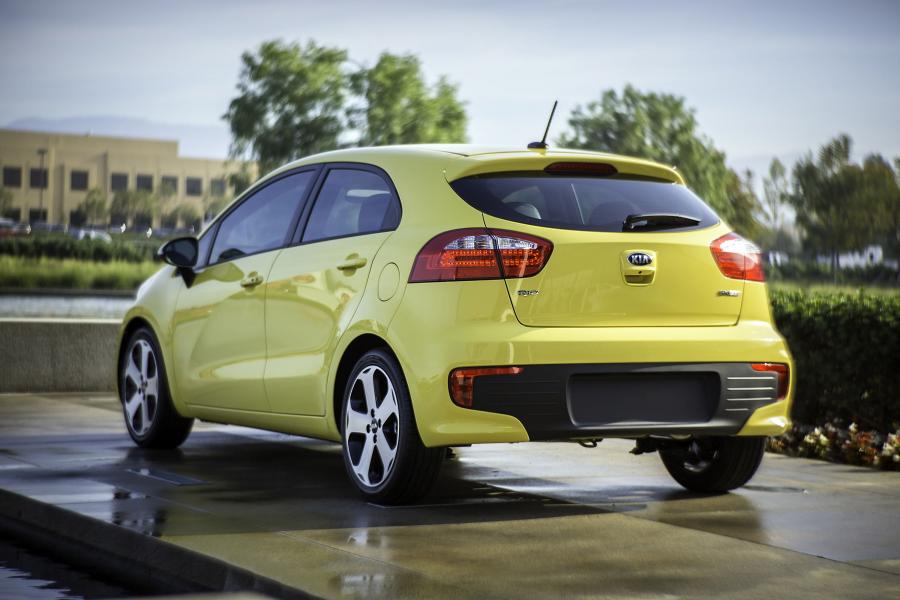  Kia Rio 5-Door 2015 года  (US) (фото 12 из 29)